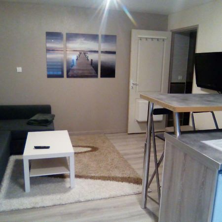 Studio Au Calme Apartment Batilly  Luaran gambar