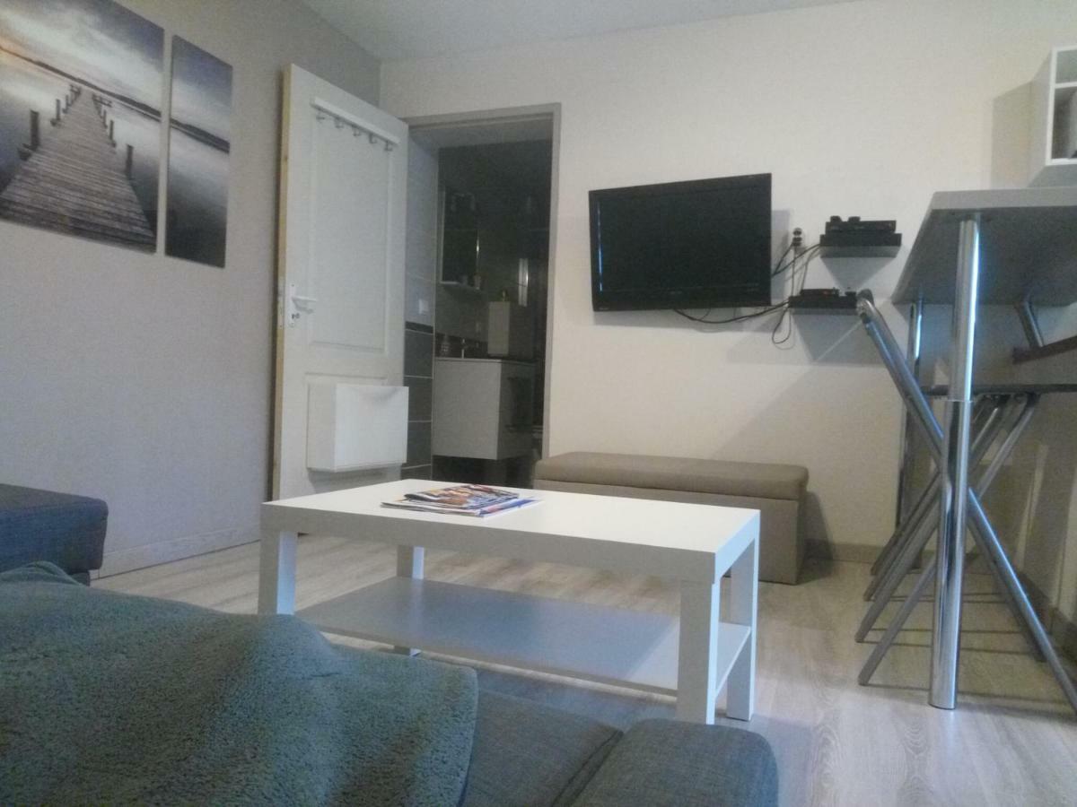 Studio Au Calme Apartment Batilly  Luaran gambar